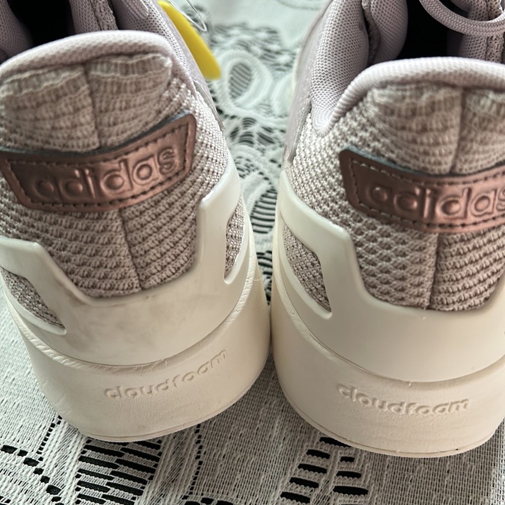 Ladies adidas Sneakers. - Picture 3 of 6